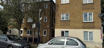 Flat to rent in Copthorne Mews, Hayes UB3