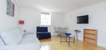 Flat to rent in Bishopsgate, London EC2M