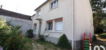 Maison 2 étages  à vendre, 5 pièces, 2 chambres, 100 m²