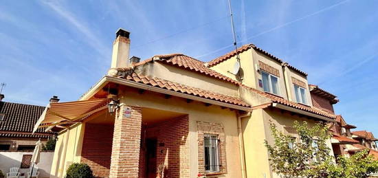 Casa o chalet independiente en venta en calle Calderón de la Barca, 5