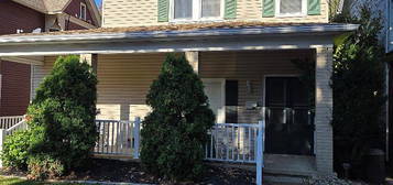 117 1/2 N 1st St, Jeannette, PA 15644