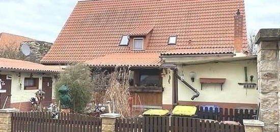 Doppelhaus mit zwei Wohnungen in Memleben