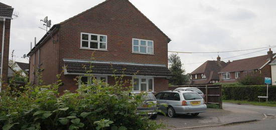 Flat to rent in The Common, Holmer Green, High Wycombe HP15