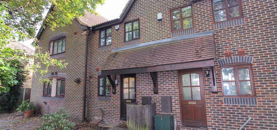 Terraced house to rent in Park Road, Uxbridge UB8