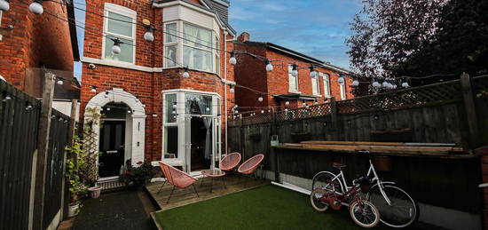 4 bed semi-detached house for sale