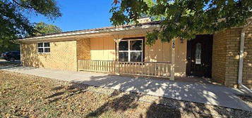 730 S 1st St, Hewitt, TX 76643