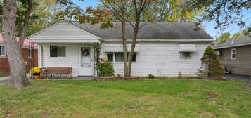 382 Gayle Dr, Sheffield Lake, OH 44054