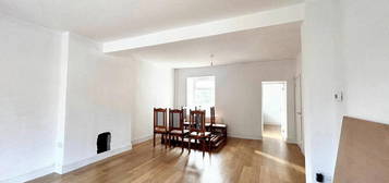 3 bedroom end of terrace house