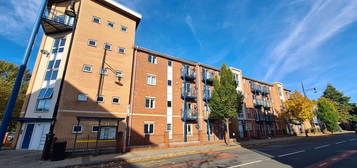 3 bed flat to rent