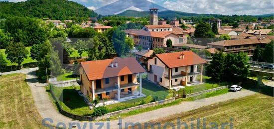 Appartamento su due piani in vendita in via delle Rimembranze, 3