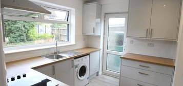 3 bed semi-detached house to rent