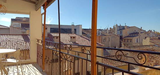 Derriere le Cours Mirabeau T3 90M2 Terrasse de 15m2 sur les toits d’Aix