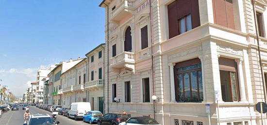 Quadrilocale con terrazza e vista mare