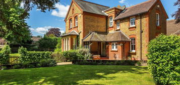 6 bed detached house for sale