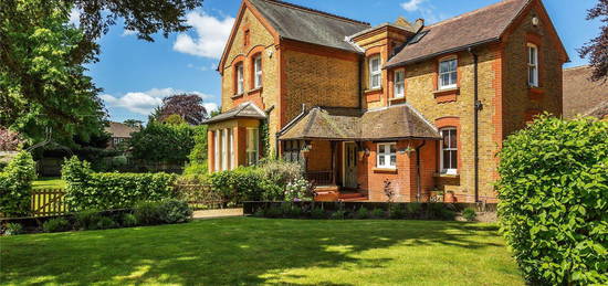 6 bed detached house for sale