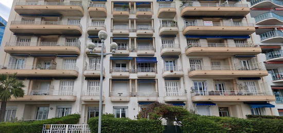 Appartement de 3 pièces sur la Promenade des Anglais avec vue mer