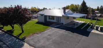 166 E 400 N, Huntington, UT 84528