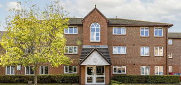 Flat for sale in Barnfield Close, London SW17