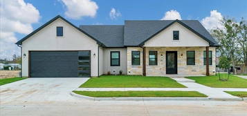 500 Highview Ct, Godley, TX 76044