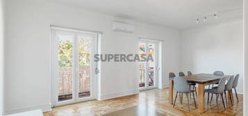 Apartamento T3 com varanda, em Alvalade, Lisboa