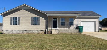 71 Apple Dr, Winchester, TN 37398