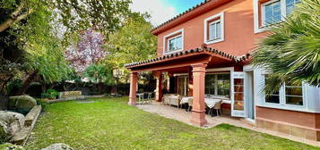 Alquiler de  Chalet adosado en calle de San Enrique de Ossó