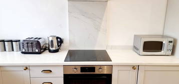 Flat to rent in Ladbroke Crescent, London W11