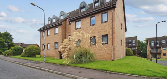 Flat to rent in Burnside Court, Bearsden, Glasgow G61