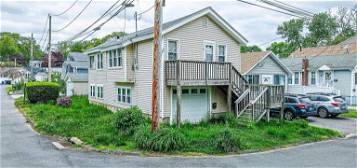 2 East Ave, Milford, CT 06460