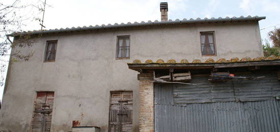 Rustico e casale in vendita in strada del Pisciarello s.n.c