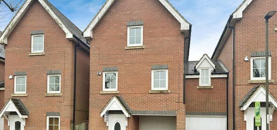 2 bedroom link detached house for sale