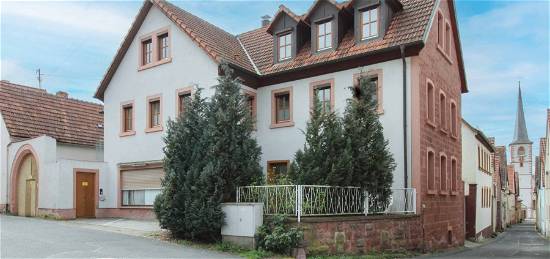 2,5-Zimmer-Maisonette-Wohnung im Altort von Thüngersheim mit PKW-Freistellplatz