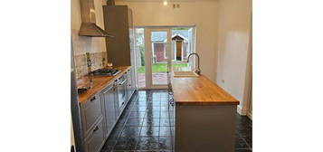 3 bed semi-detached house to rent