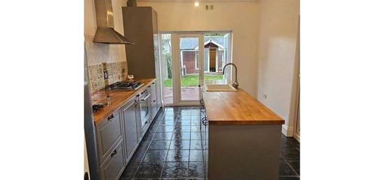 3 bed semi-detached house to rent