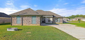 557 Brighton Trl, Florence, MS 39073