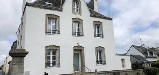 Belle maison en pierres au coeur du bourg