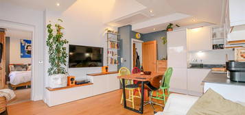 Flat for sale in St. Marys Street, Wallingford OX10