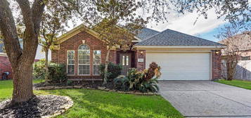 4826 Silverlake Dr, Sugar Land, TX 77479