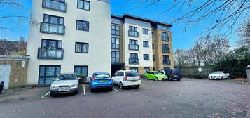 Flat to rent in Stephenson Court, Crane Mead, Ware SG12