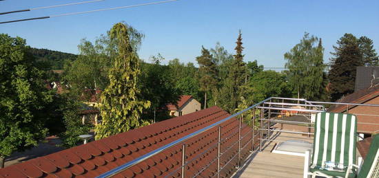 Möbl. 2-Zimmerdachwng. mit großer Dachterrasse und Autostellplatz