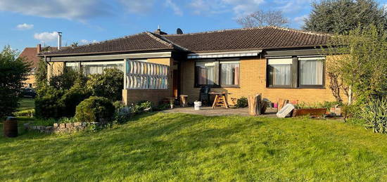 Großzügiger Bungalow in 2. Baureihe in Bad Oeynhausen / Rehme mit Vollkeller !