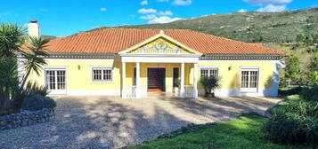 Casa / Villa T4 em Alvados e Alcaria de 450,00 m2