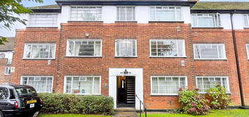 Flat to rent in Lyttelton Road, London N2