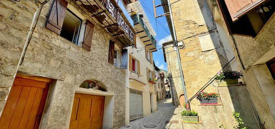 LUCERAM, Appartement 3 pièces avec terrasse