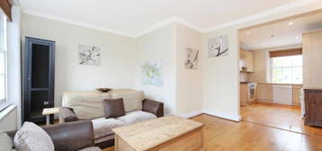 Flat to rent in Hall Road, St. Johns Wood, London NW8