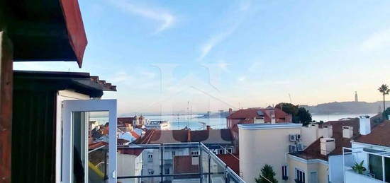 Apartamento T3 em Lisboa com terraço com vista sobre Rio