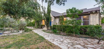 454 Paseo Encinal St, Olmos Park, TX 78212