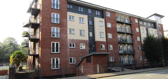 Flat to rent in New North Road, Exeter EX4