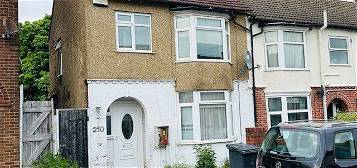 End terrace house to rent in Connaught Road, Luton LU4