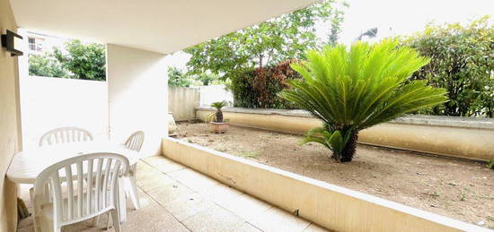 Cannes la bocca centre ville : appartement 3 pieces + box+terrasse+jardin